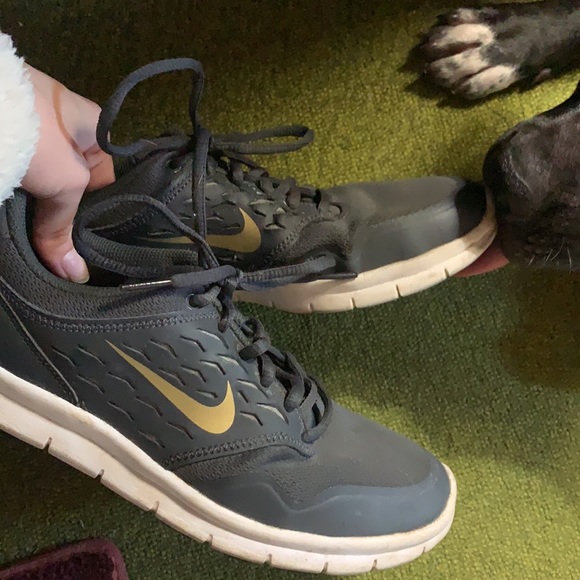 Nike women’s grey and gold running shoes - Picture 3 of 3